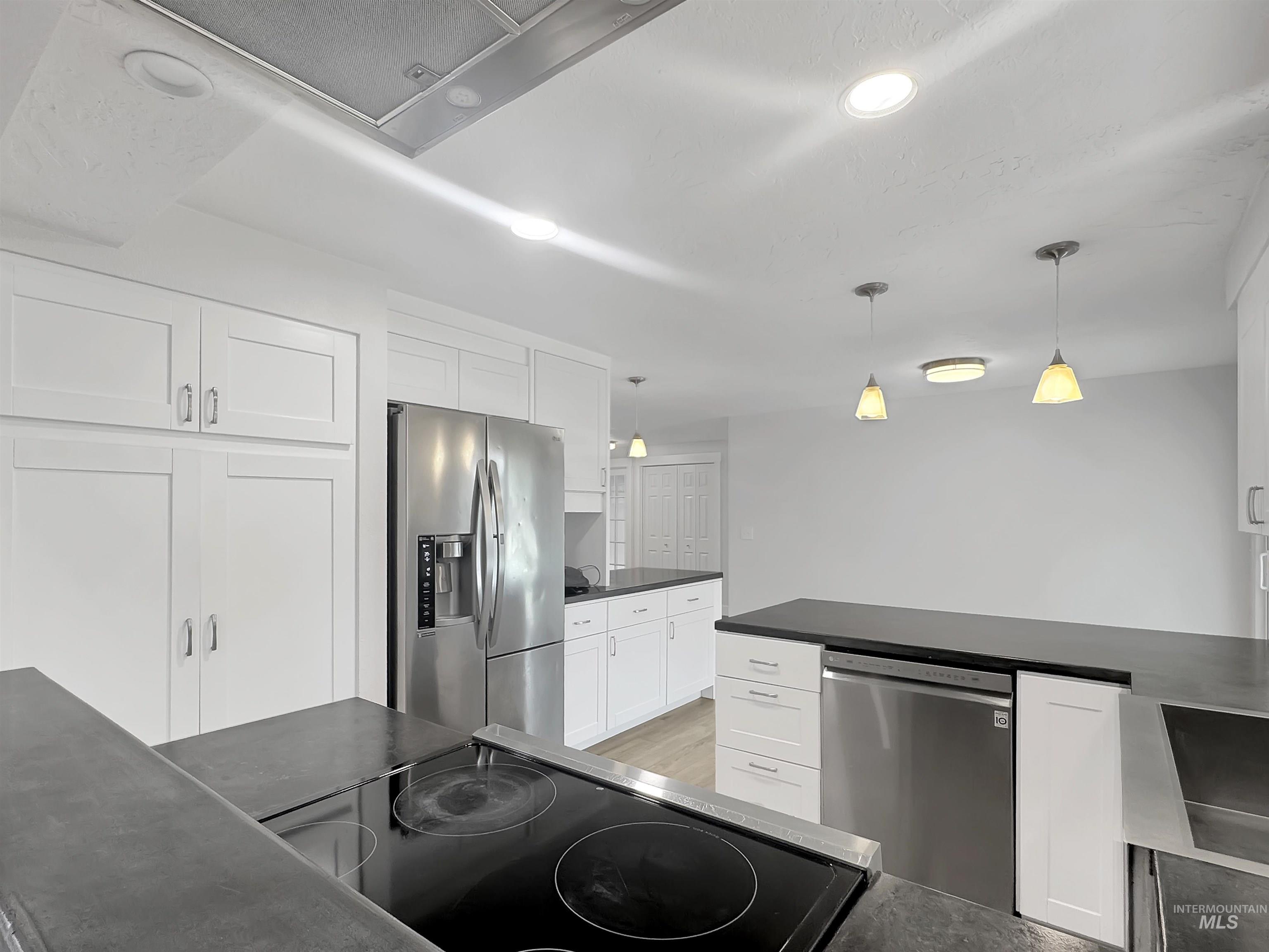 8785 W Pembrook Dr, Boise, Idaho 83704, 4 Bedrooms, 2 Bathrooms, Residential For Sale, Price $535,000,MLS 98991305