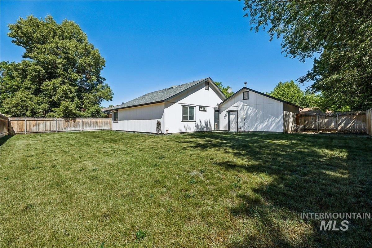 11639 W Ginger Creek Drive, Boise, Idaho 83713, 3 Bedrooms, 2 Bathrooms, Residential For Sale, Price $410,000,MLS 98991306