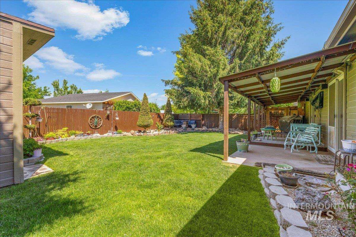 1379 N Caterpillar Ave, Kuna, Idaho 83634, 3 Bedrooms, 2 Bathrooms, Residential For Sale, Price $385,000,MLS 98991309