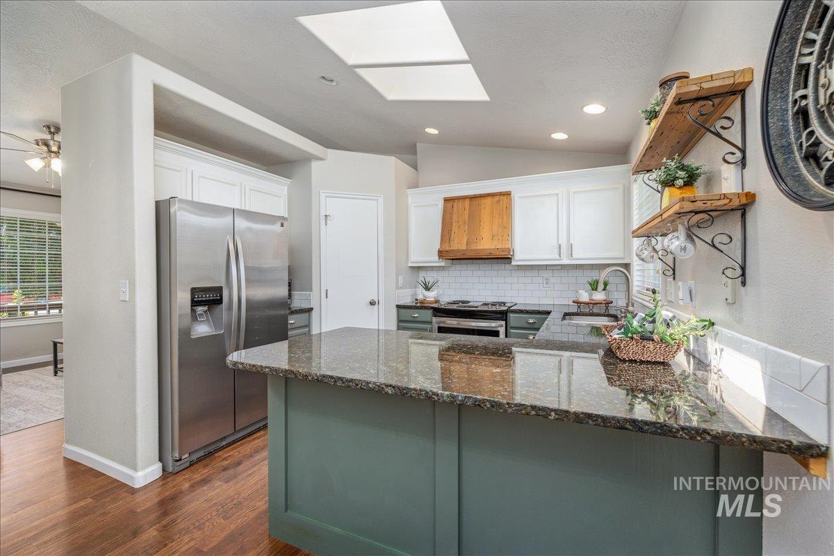 1379 N Caterpillar Ave, Kuna, Idaho 83634, 3 Bedrooms, 2 Bathrooms, Residential For Sale, Price $385,000,MLS 98991309