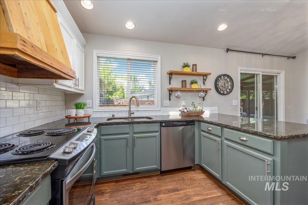 1379 N Caterpillar Ave, Kuna, Idaho 83634, 3 Bedrooms, 2 Bathrooms, Residential For Sale, Price $385,000,MLS 98991309