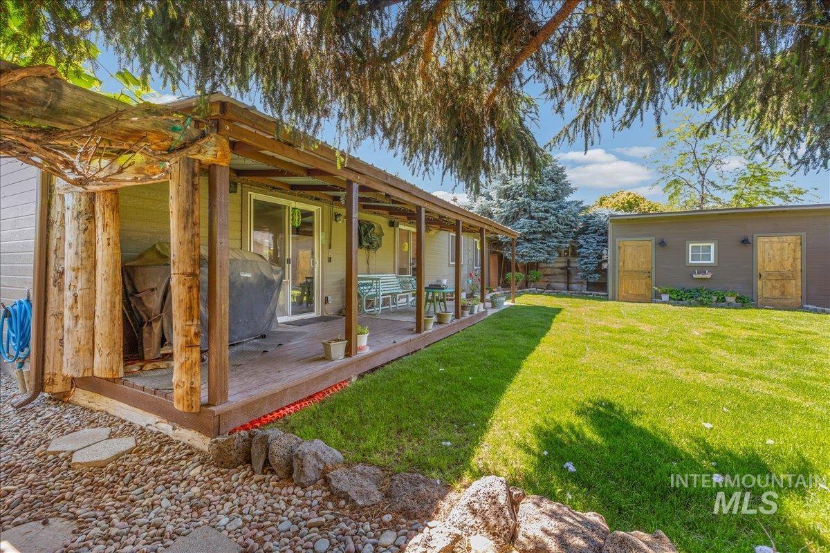 1379 N Caterpillar Ave, Kuna, Idaho 83634, 3 Bedrooms, 2 Bathrooms, Residential For Sale, Price $385,000,MLS 98991309
