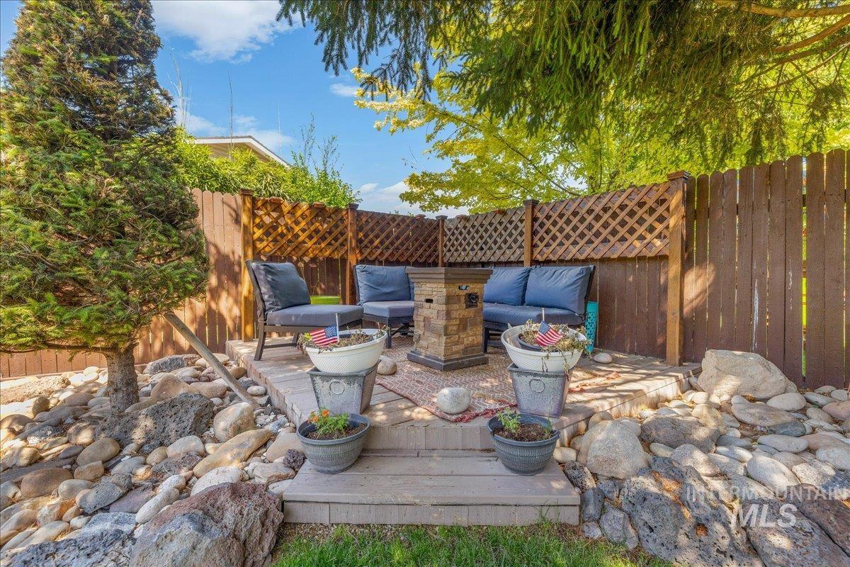 1379 N Caterpillar Ave, Kuna, Idaho 83634, 3 Bedrooms, 2 Bathrooms, Residential For Sale, Price $385,000,MLS 98991309