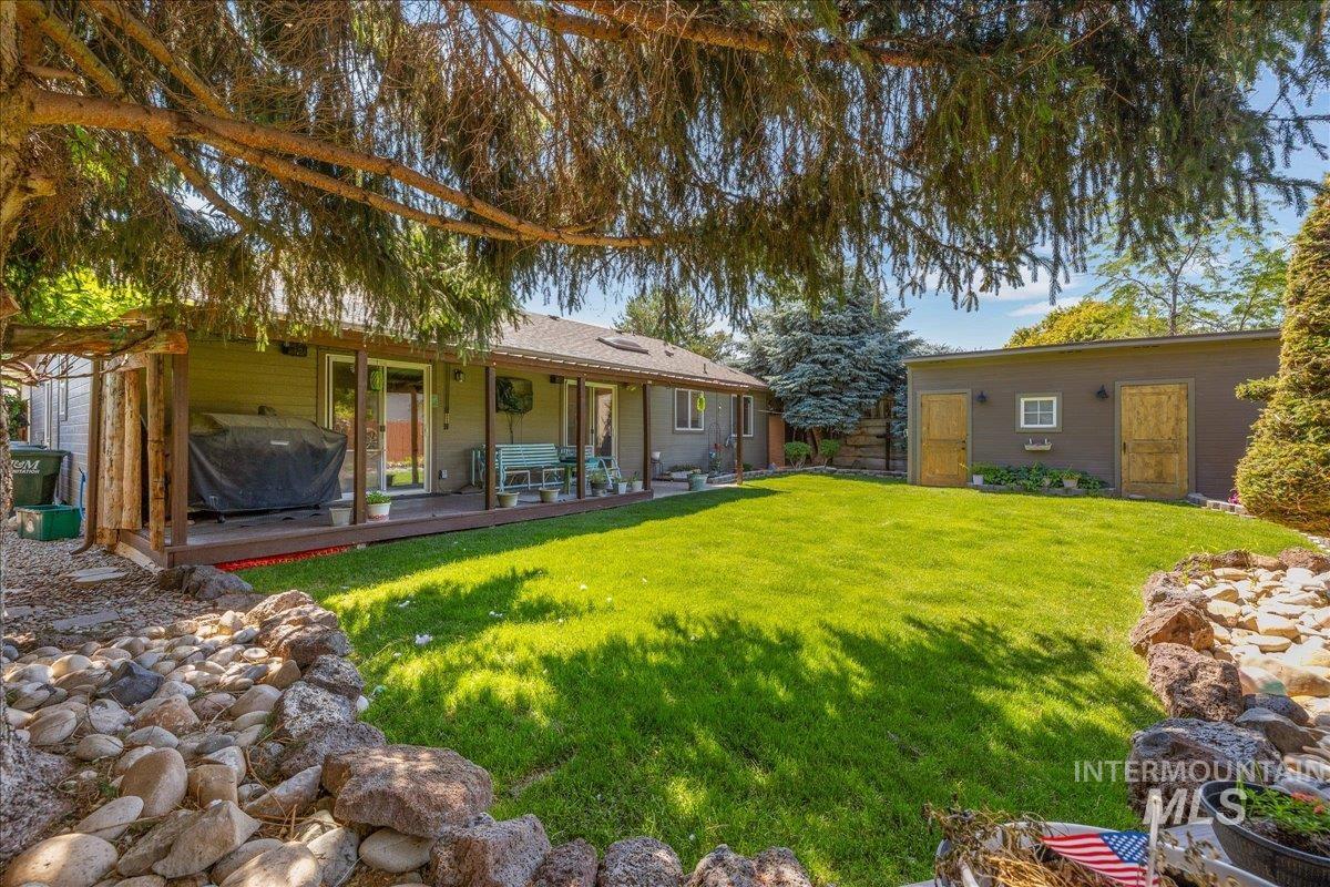 1379 N Caterpillar Ave, Kuna, Idaho 83634, 3 Bedrooms, 2 Bathrooms, Residential For Sale, Price $385,000,MLS 98991309