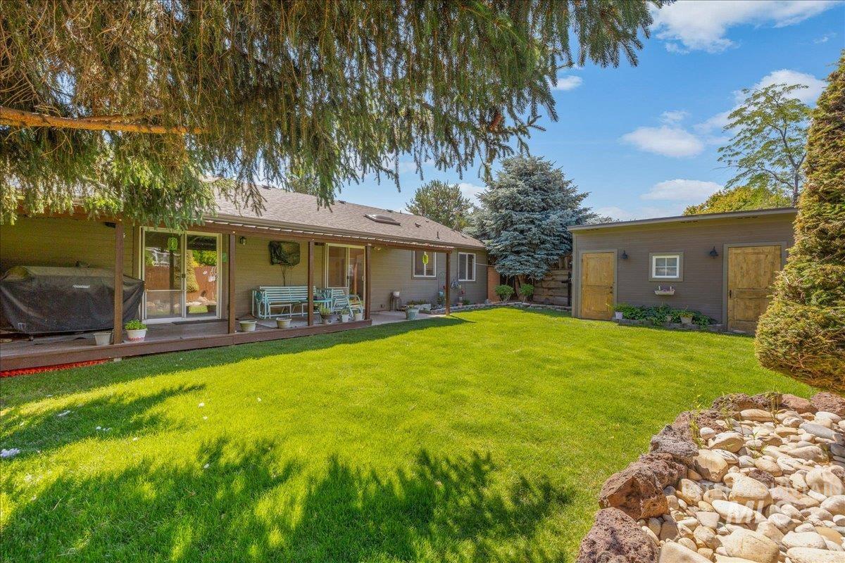 1379 N Caterpillar Ave, Kuna, Idaho 83634, 3 Bedrooms, 2 Bathrooms, Residential For Sale, Price $385,000,MLS 98991309
