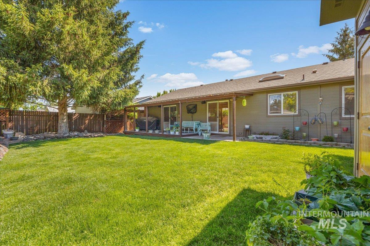 1379 N Caterpillar Ave, Kuna, Idaho 83634, 3 Bedrooms, 2 Bathrooms, Residential For Sale, Price $385,000,MLS 98991309
