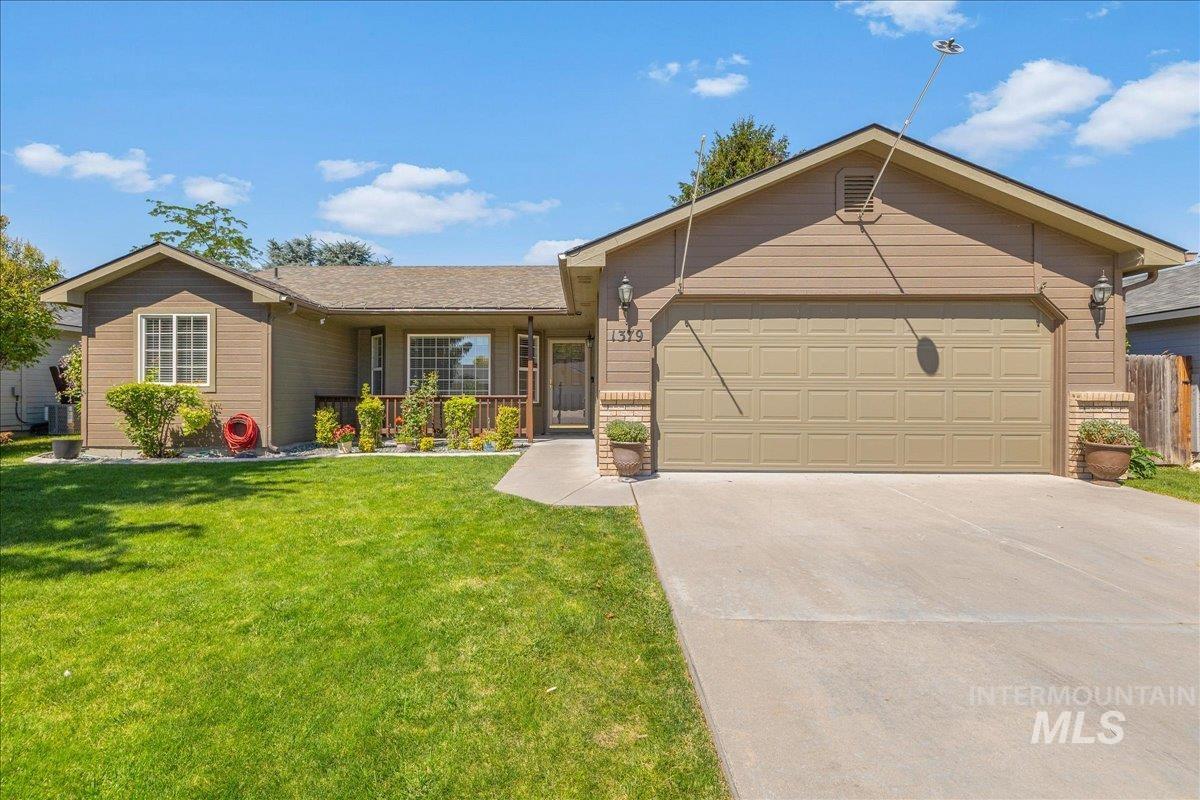 1379 N Caterpillar Ave, Kuna, Idaho 83634, 3 Bedrooms, 2 Bathrooms, Residential For Sale, Price $385,000,MLS 98991309
