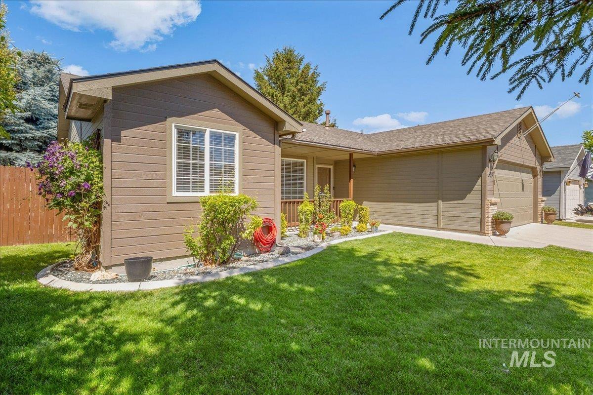 1379 N Caterpillar Ave, Kuna, Idaho 83634, 3 Bedrooms, 2 Bathrooms, Residential For Sale, Price $385,000,MLS 98991309