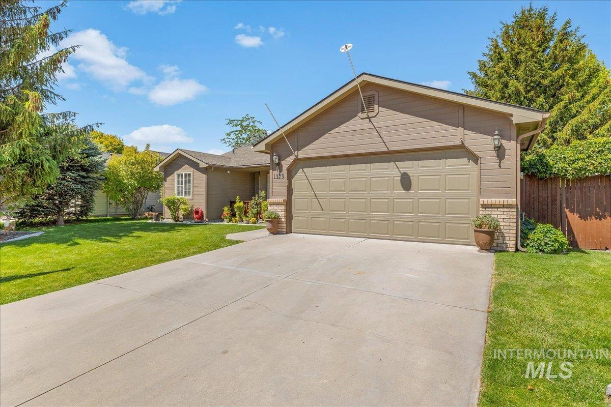 1379 N Caterpillar Ave, Kuna, Idaho 83634, 3 Bedrooms, 2 Bathrooms, Residential For Sale, Price $385,000,MLS 98991309