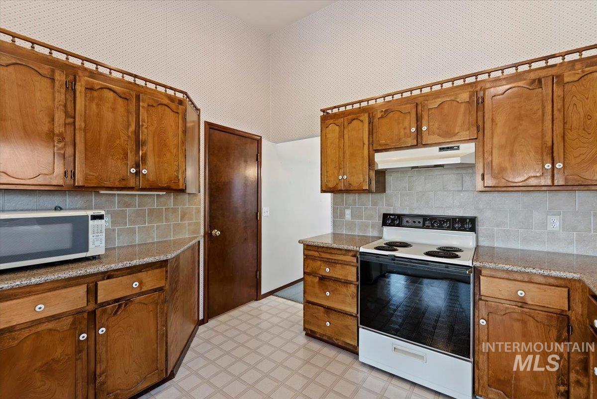 5651 N Crimson Way, Boise, Idaho 83703, 4 Bedrooms, 2 Bathrooms, Residential For Sale, Price $630,000,MLS 98991311