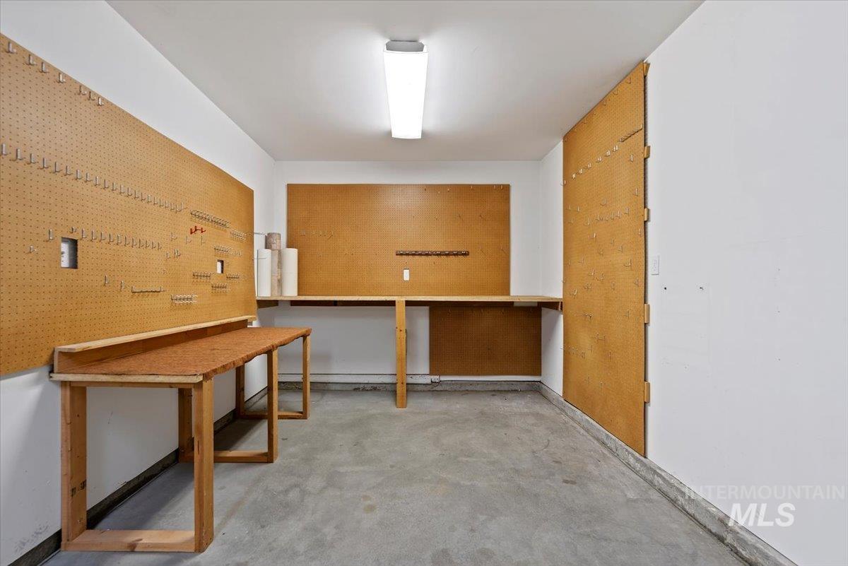 5651 N Crimson Way, Boise, Idaho 83703, 4 Bedrooms, 2 Bathrooms, Residential For Sale, Price $630,000,MLS 98991311