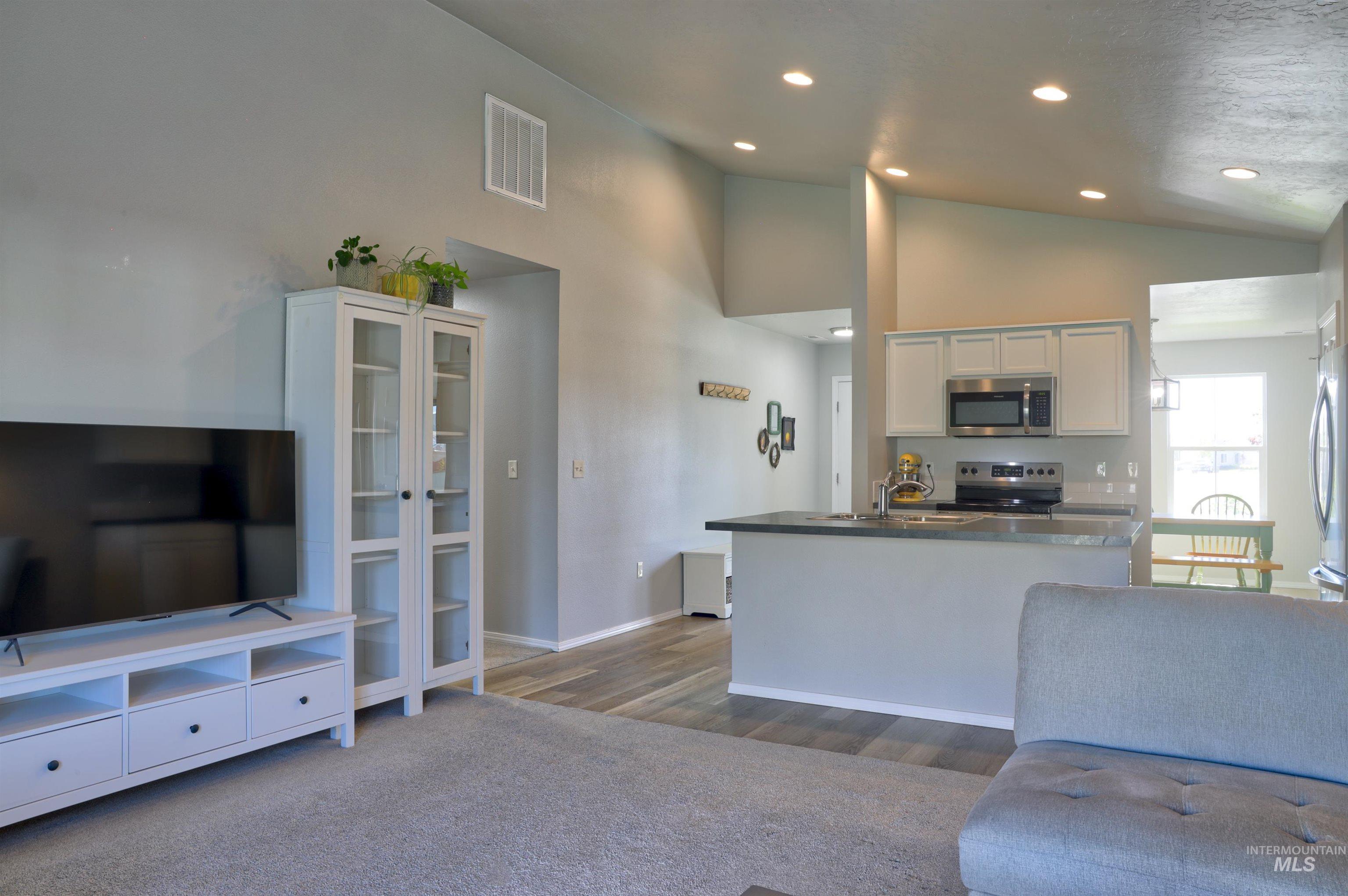 19687 Nanticoke Ave, Caldwell, Idaho 83605, 3 Bedrooms, 2 Bathrooms, Residential For Sale, Price $399,000,MLS 98991314