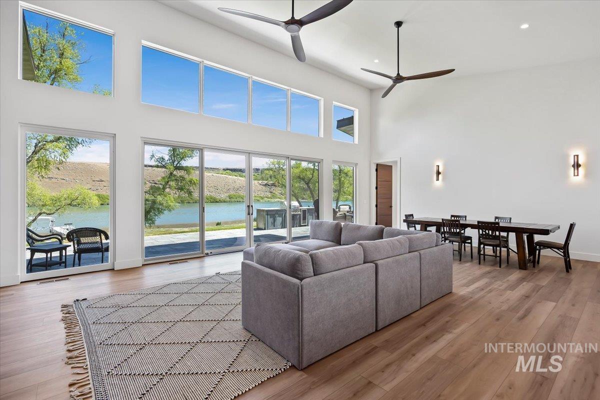 952 E 5204 N, Hagerman, Idaho 83332, 4 Bedrooms, 4.5 Bathrooms, Residential For Sale, Price $2,500,000, 98991323