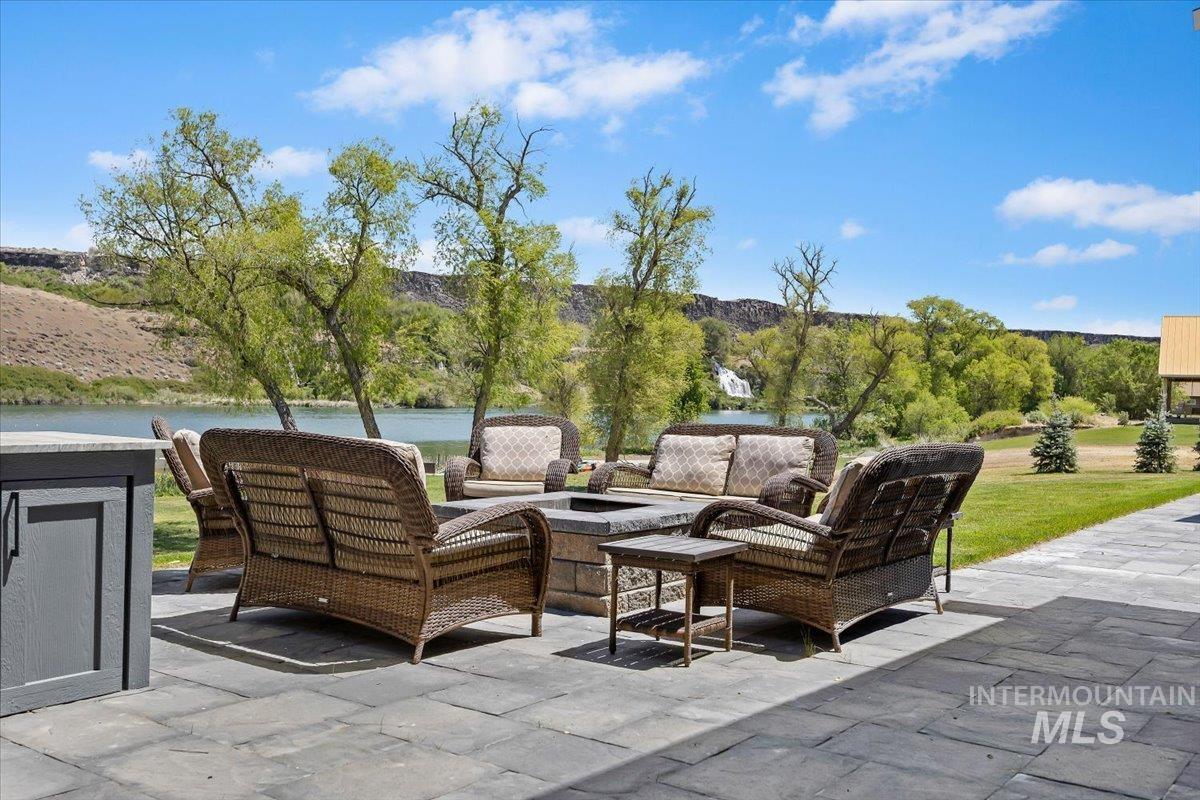 952 E 5204 N, Hagerman, Idaho 83332, 4 Bedrooms, 4.5 Bathrooms, Residential For Sale, Price $2,200,000, 98991323