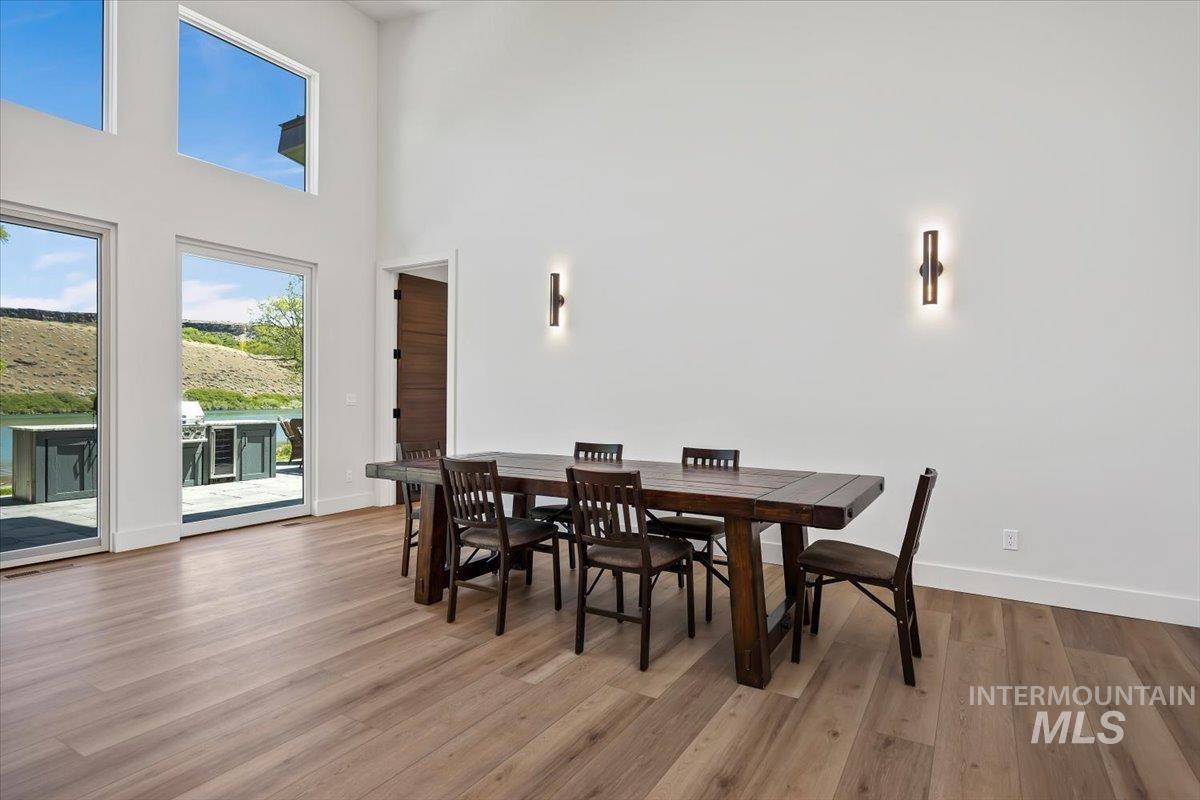952 E 5204 N, Hagerman, Idaho 83332, 4 Bedrooms, 4.5 Bathrooms, Residential For Sale, Price $2,200,000, 98991323