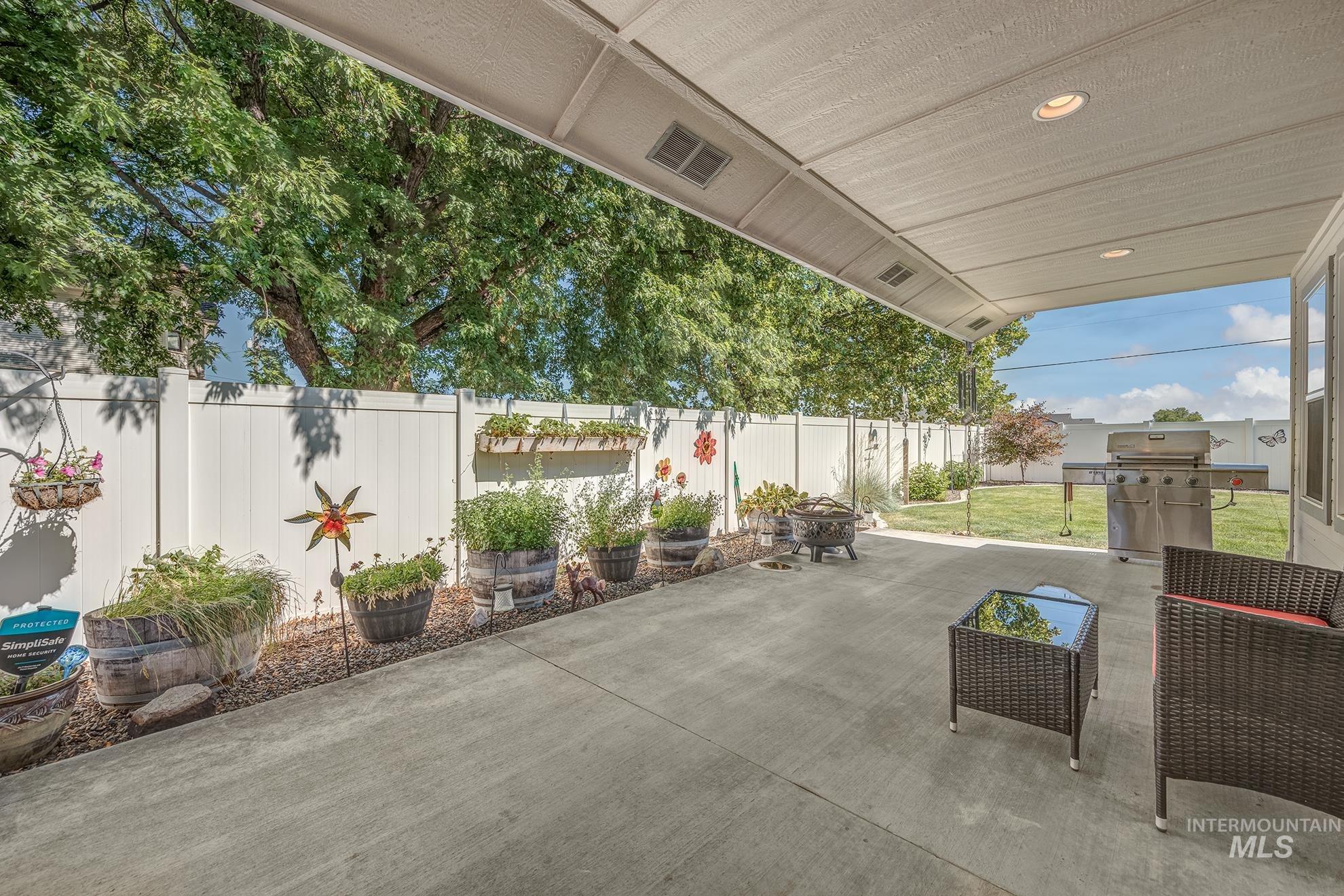 110 Grizzly Drive, Fruitland, Idaho 83619-2616, 4 Bedrooms, 2 Bathrooms, Residential For Sale, Price $449,000,MLS 98991327