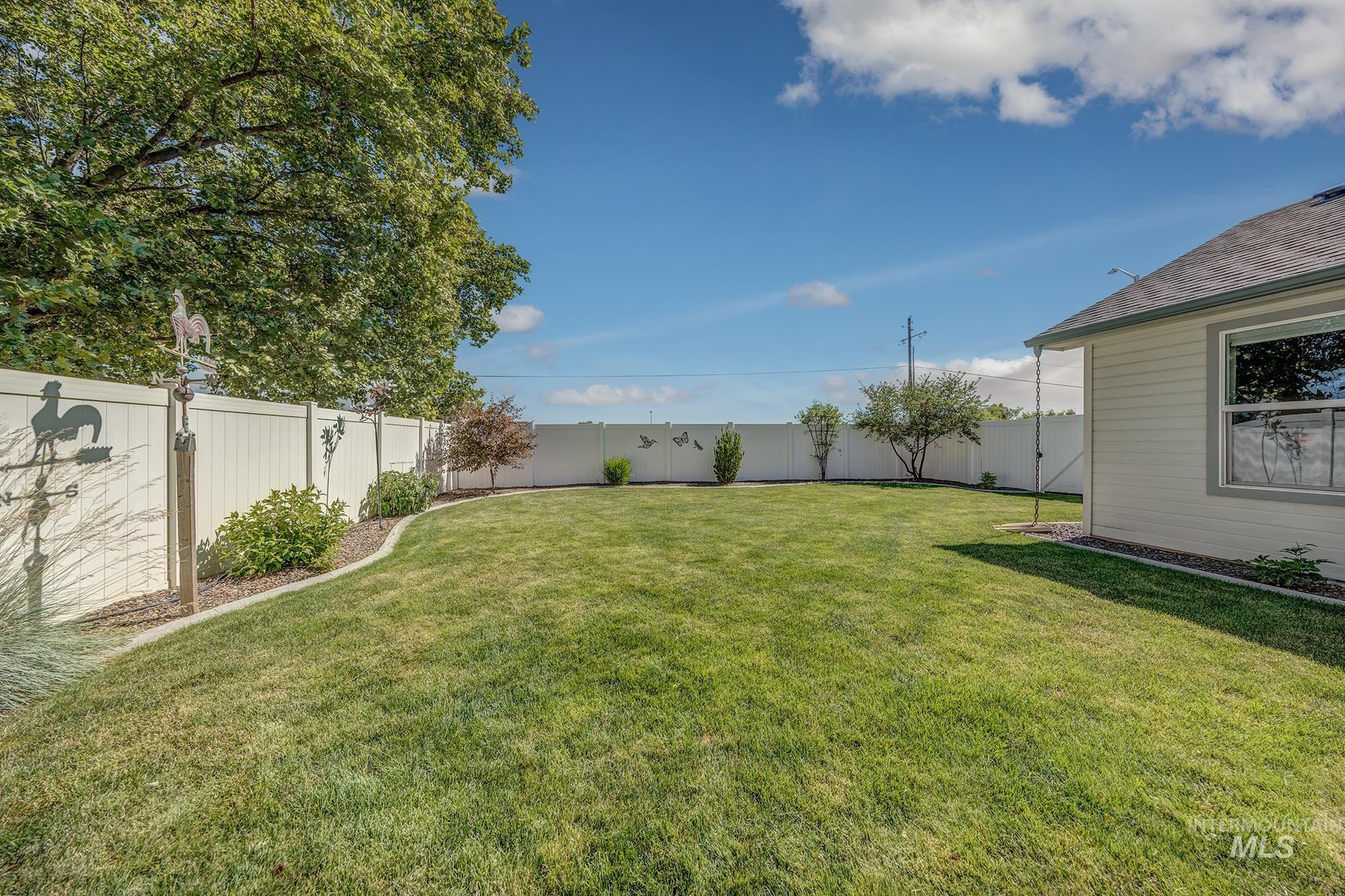 110 Grizzly Drive, Fruitland, Idaho 83619-2616, 4 Bedrooms, 2 Bathrooms, Residential For Sale, Price $449,000,MLS 98991327