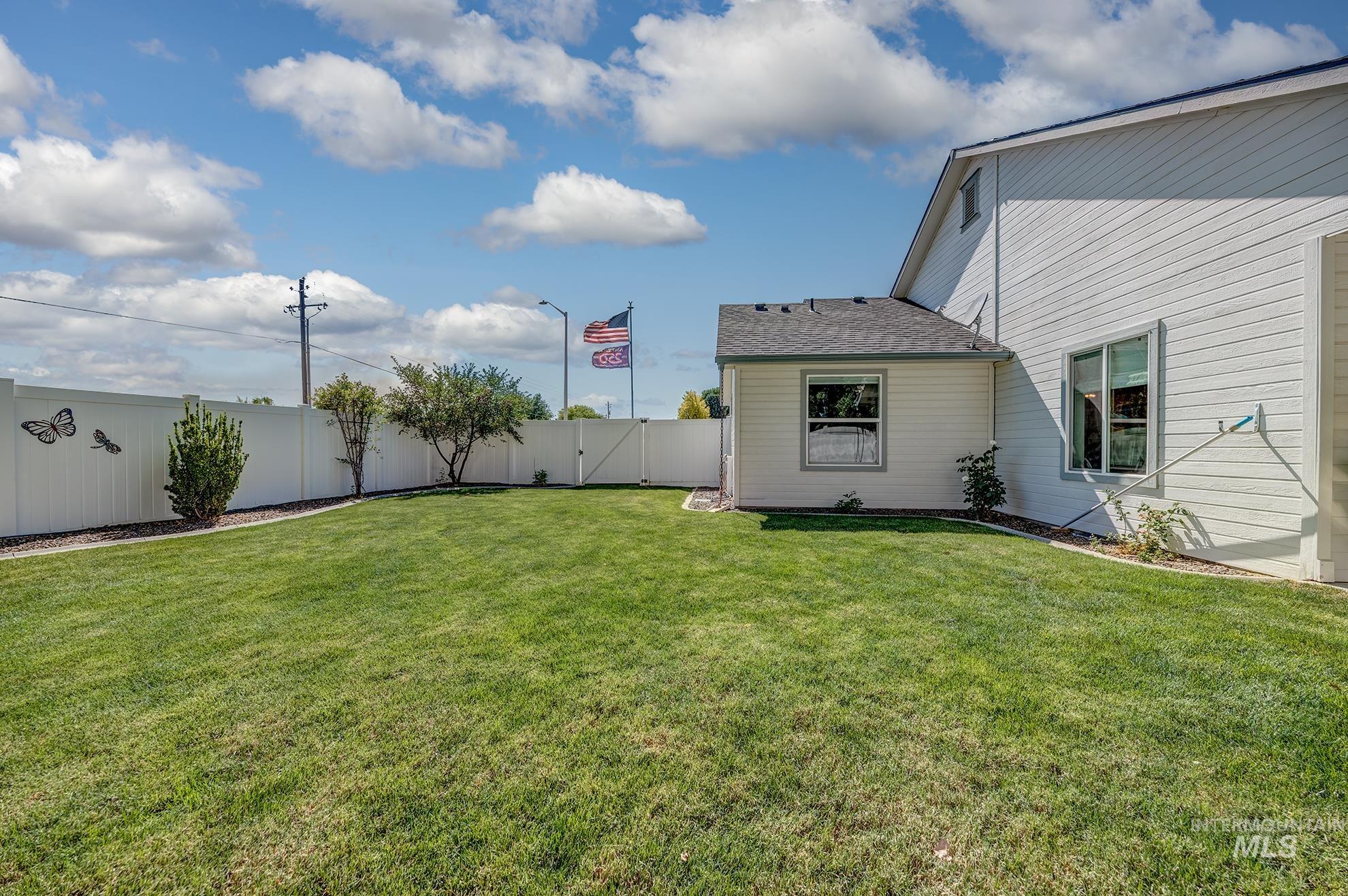110 Grizzly Drive, Fruitland, Idaho 83619-2616, 4 Bedrooms, 2 Bathrooms, Residential For Sale, Price $449,000,MLS 98991327