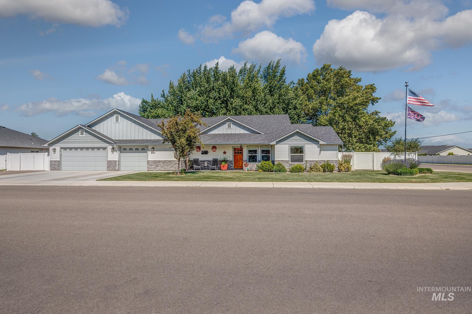 110 Grizzly Drive, Fruitland, Idaho 83619-2616, 4 Bedrooms, 2 Bathrooms, Residential For Sale, Price $449,000,MLS 98991327