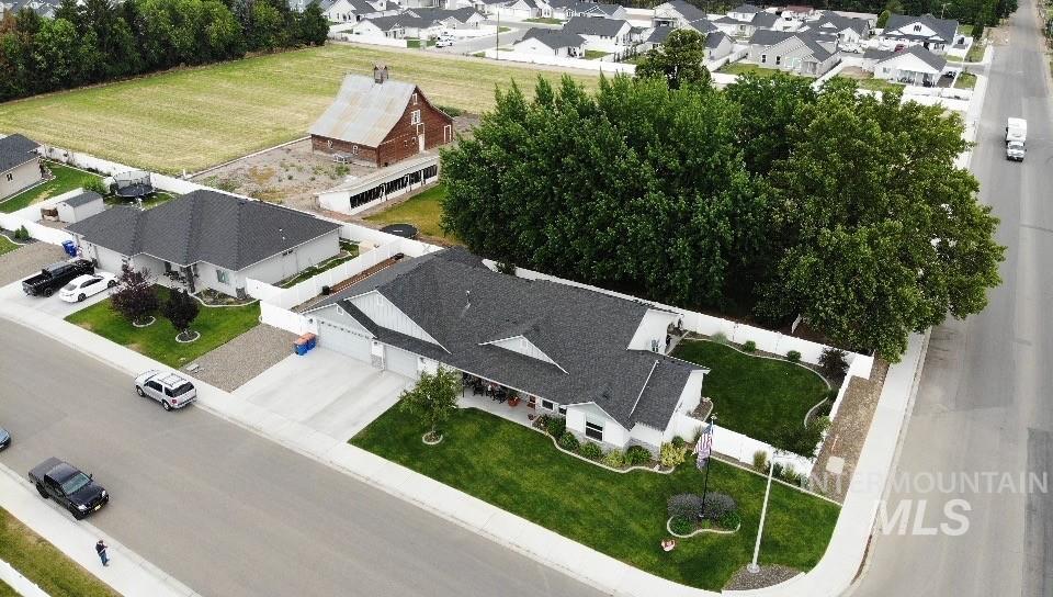 110 Grizzly Drive, Fruitland, Idaho 83619-2616, 4 Bedrooms, 2 Bathrooms, Residential For Sale, Price $449,000,MLS 98991327