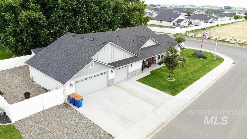110 Grizzly Drive, Fruitland, Idaho 83619-2616, 4 Bedrooms, 2 Bathrooms, Residential For Sale, Price $449,000,MLS 98991327
