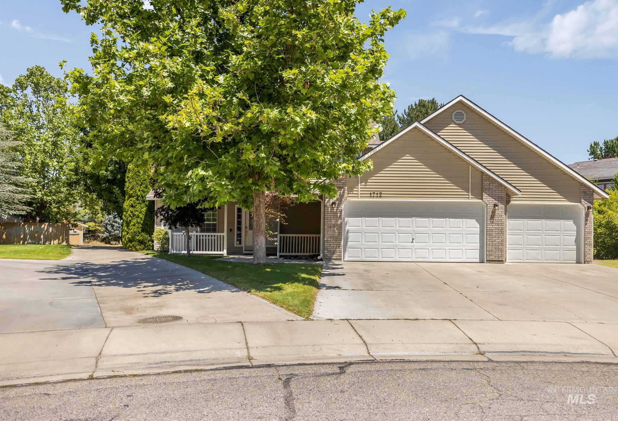 1712 S Marsh Wood Pl, Meridian, Idaho 83642, 3 Bedrooms, 2.5 Bathrooms, Residential For Sale, Price $595,000,MLS 98991328