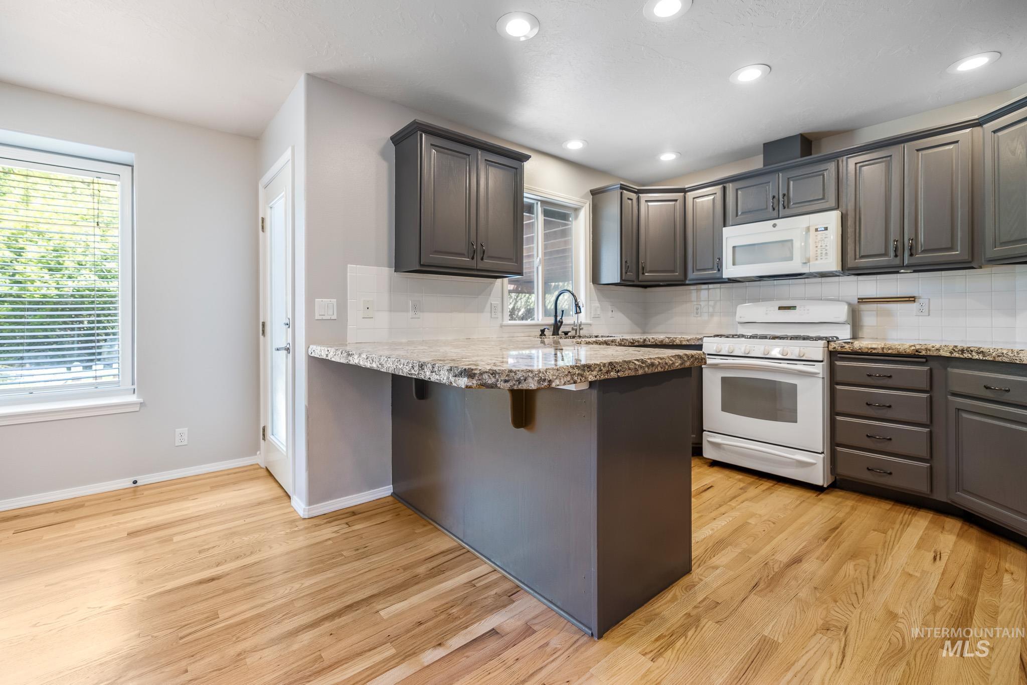 1712 S Marsh Wood Pl, Meridian, Idaho 83642, 3 Bedrooms, 2.5 Bathrooms, Residential For Sale, Price $595,000,MLS 98991328