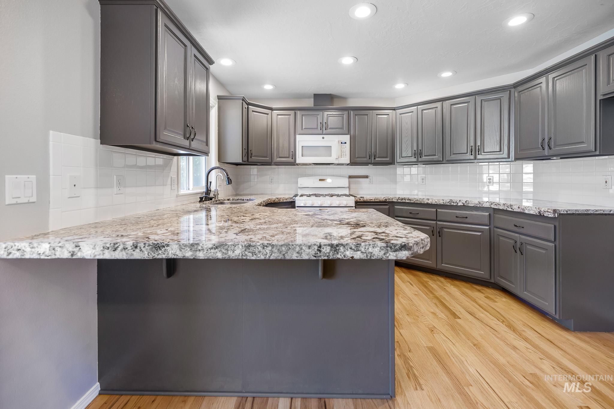 1712 S Marsh Wood Pl, Meridian, Idaho 83642, 3 Bedrooms, 2.5 Bathrooms, Residential For Sale, Price $595,000,MLS 98991328