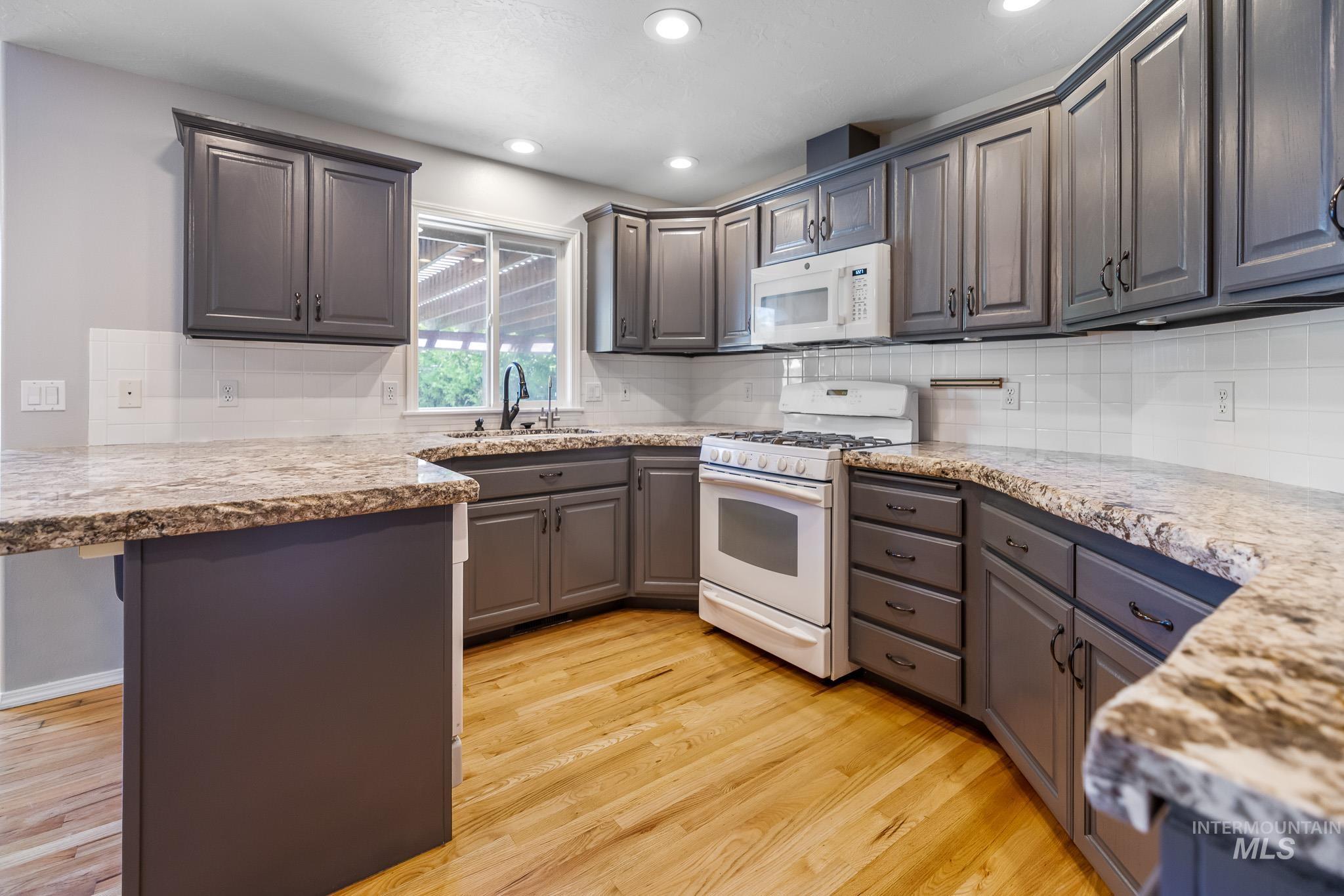 1712 S Marsh Wood Pl, Meridian, Idaho 83642, 3 Bedrooms, 2.5 Bathrooms, Residential For Sale, Price $595,000,MLS 98991328