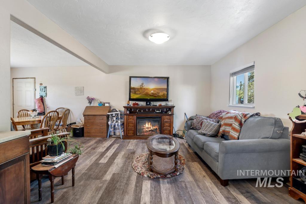 646 2nd Ave E, Wendell, Idaho 83355-5111, 1 Bedroom, 2 Bathrooms, Residential For Sale, Price $250,000, 98991336