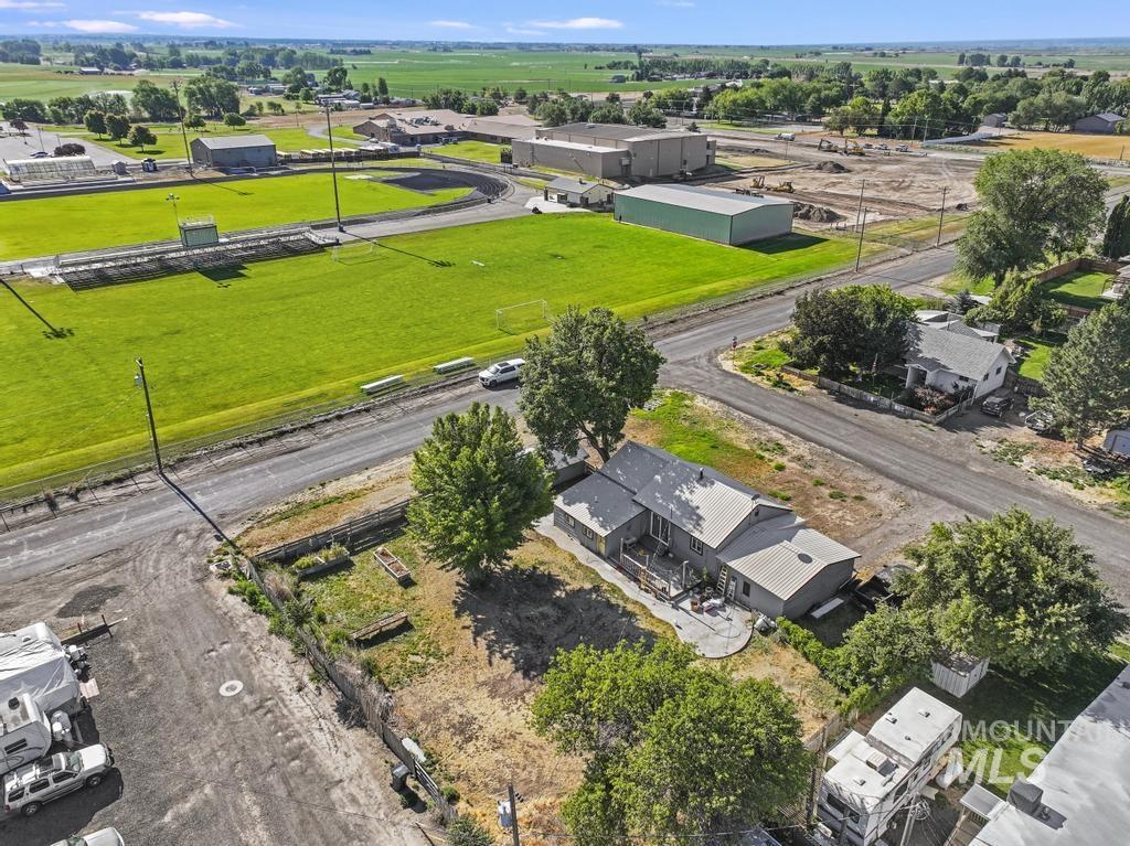 646 2nd Ave E, Wendell, Idaho 83355-5111, 1 Bedroom, 2 Bathrooms, Residential For Sale, Price $250,000, 98991336
