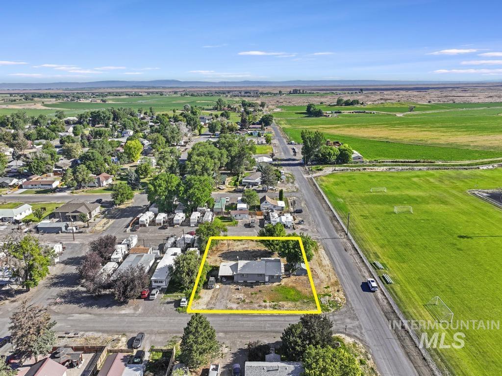 646 2nd Ave E, Wendell, Idaho 83355-5111, 1 Bedroom, 2 Bathrooms, Residential For Sale, Price $250,000, 98991336