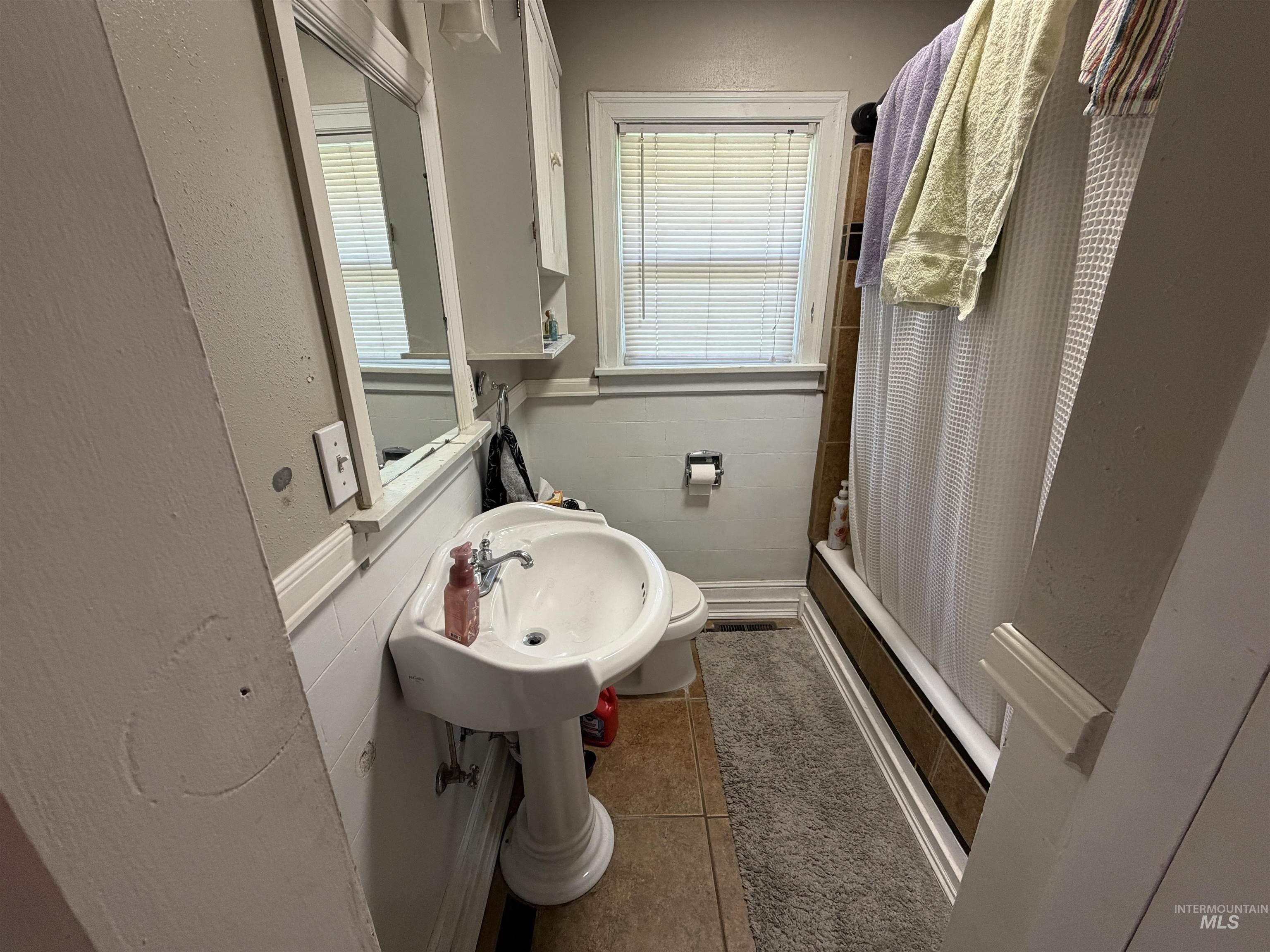 1424 10th Ave., Lewiston, Idaho 83501, 2 Bedrooms, 1 Bathroom, Residential Income For Sale, Price $349,900,MLS 98991341