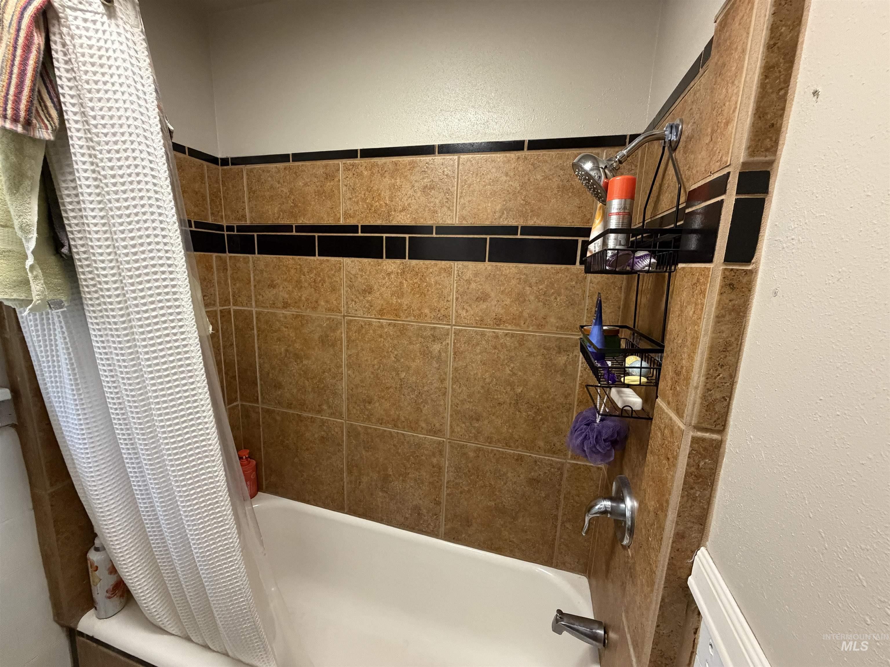 1424 10th Ave., Lewiston, Idaho 83501, 2 Bedrooms, 1 Bathroom, Residential Income For Sale, Price $349,900,MLS 98991341