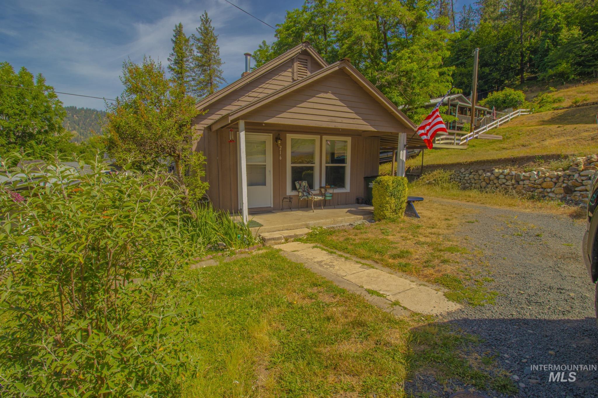 216 Tamarac St, Orofino, Idaho 83544, 2 Bedrooms, 2 Bathrooms, Residential For Sale, Price $259,000, 98991354