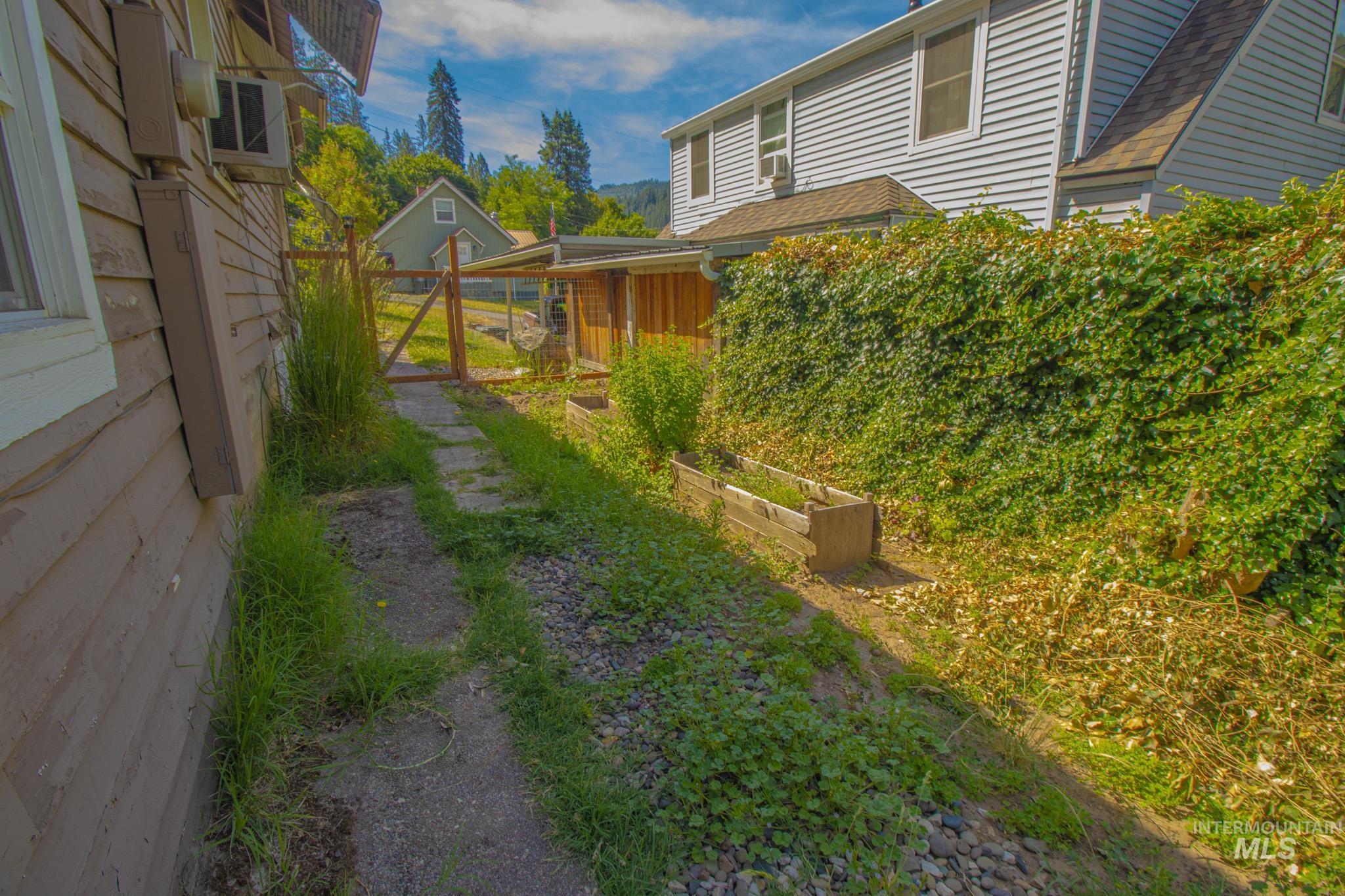 216 Tamarac St, Orofino, Idaho 83544, 2 Bedrooms, 2 Bathrooms, Residential For Sale, Price $259,000, 98991354