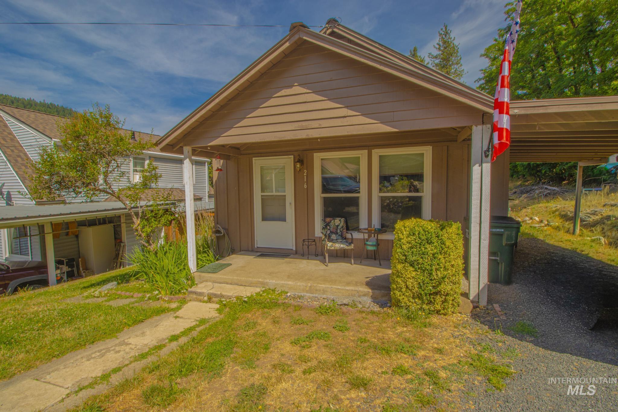 216 Tamarac St, Orofino, Idaho 83544, 2 Bedrooms, 2 Bathrooms, Residential For Sale, Price $259,000, 98991354