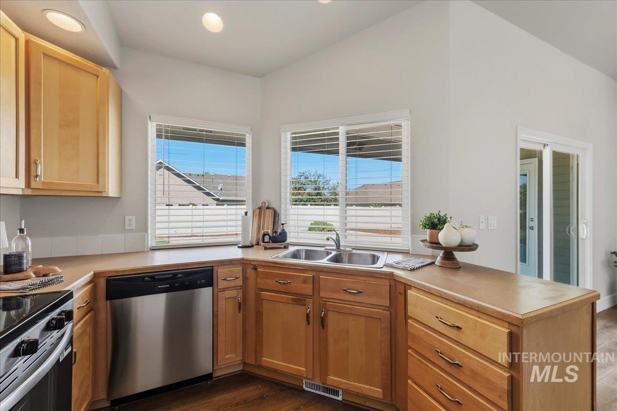 1117 Palace Ave, Emmett, Idaho 83617, 4 Bedrooms, 2.5 Bathrooms, Residential For Sale, Price $485,000,MLS 98991359