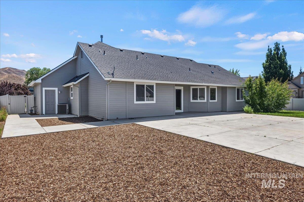 1117 Palace Ave, Emmett, Idaho 83617, 4 Bedrooms, 2.5 Bathrooms, Residential For Sale, Price $485,000,MLS 98991359