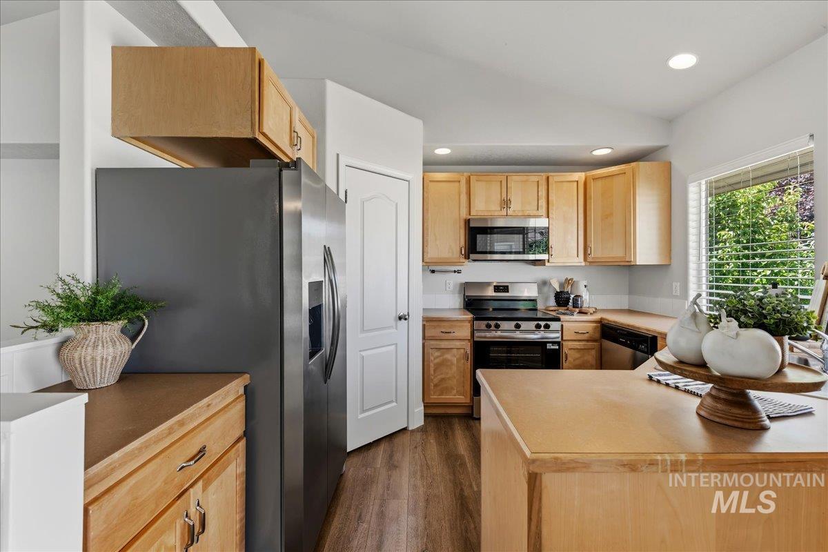1117 Palace Ave, Emmett, Idaho 83617, 4 Bedrooms, 2.5 Bathrooms, Residential For Sale, Price $485,000,MLS 98991359