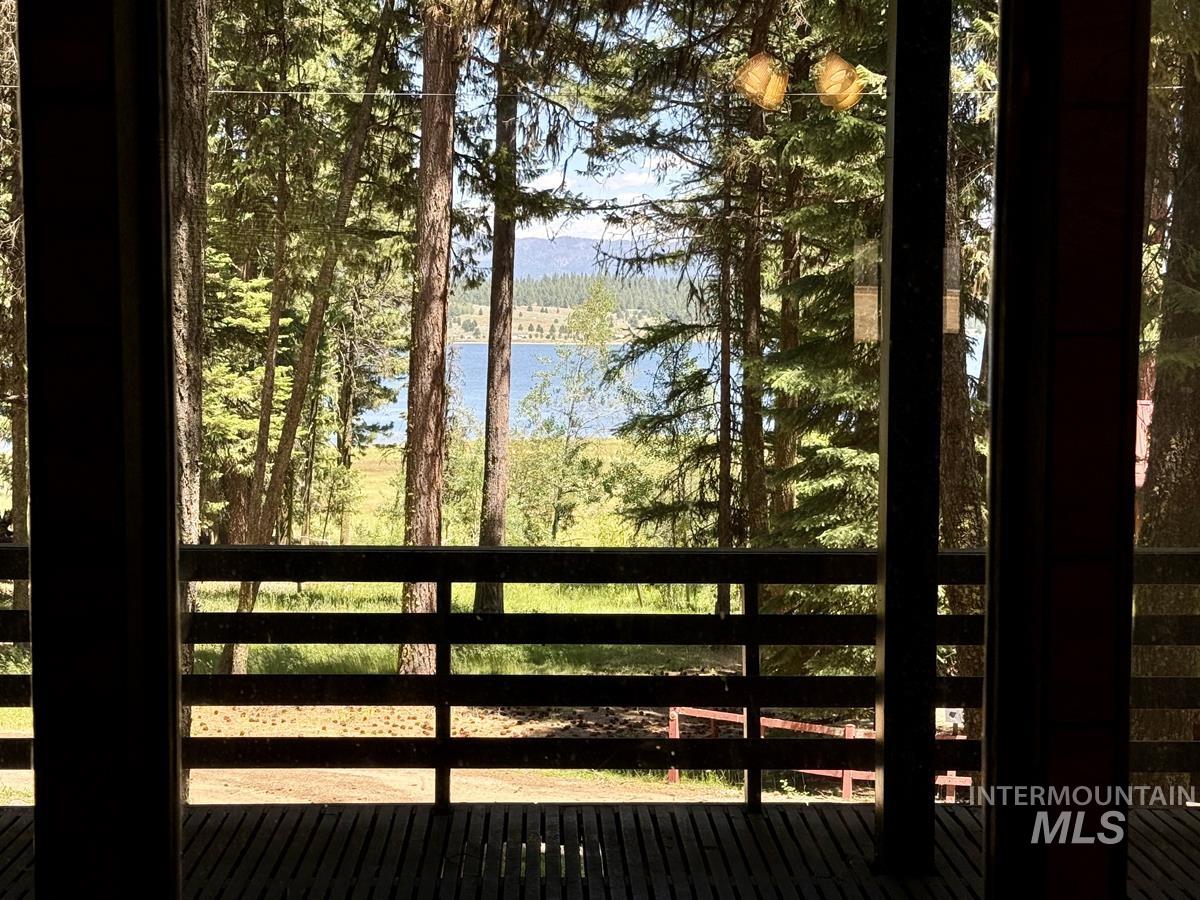 9 Victoria Way, Cascade, Idaho 83611, 3 Bedrooms, 2 Bathrooms, Residential For Sale, Price $399,900,MLS 98991363