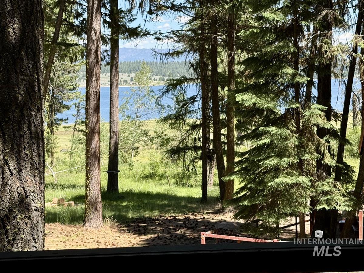 9 Victoria Way, Cascade, Idaho 83611, 3 Bedrooms, 2 Bathrooms, Residential For Sale, Price $399,900,MLS 98991363