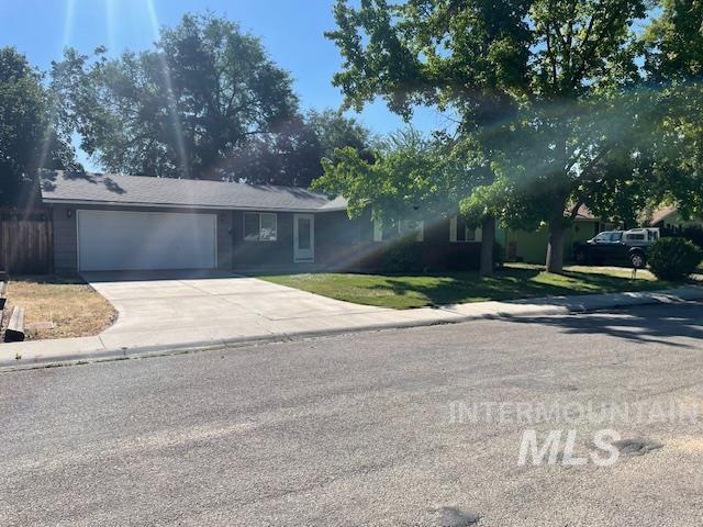 3298 N Clayton Place, Boise, Idaho 83704, 3 Bedrooms, 1 Bathroom, Residential For Sale, Price $389,900,MLS 98991365