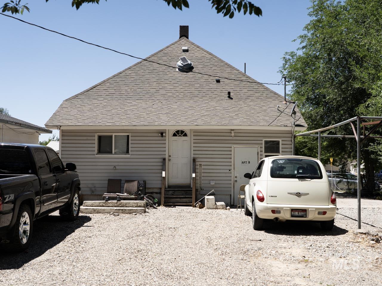 376 Quincy Street, Twin Falls, Idaho 83301, 2 Bedrooms, 1 Bathroom, Residential Income For Sale, Price $325,000,MLS 98991368