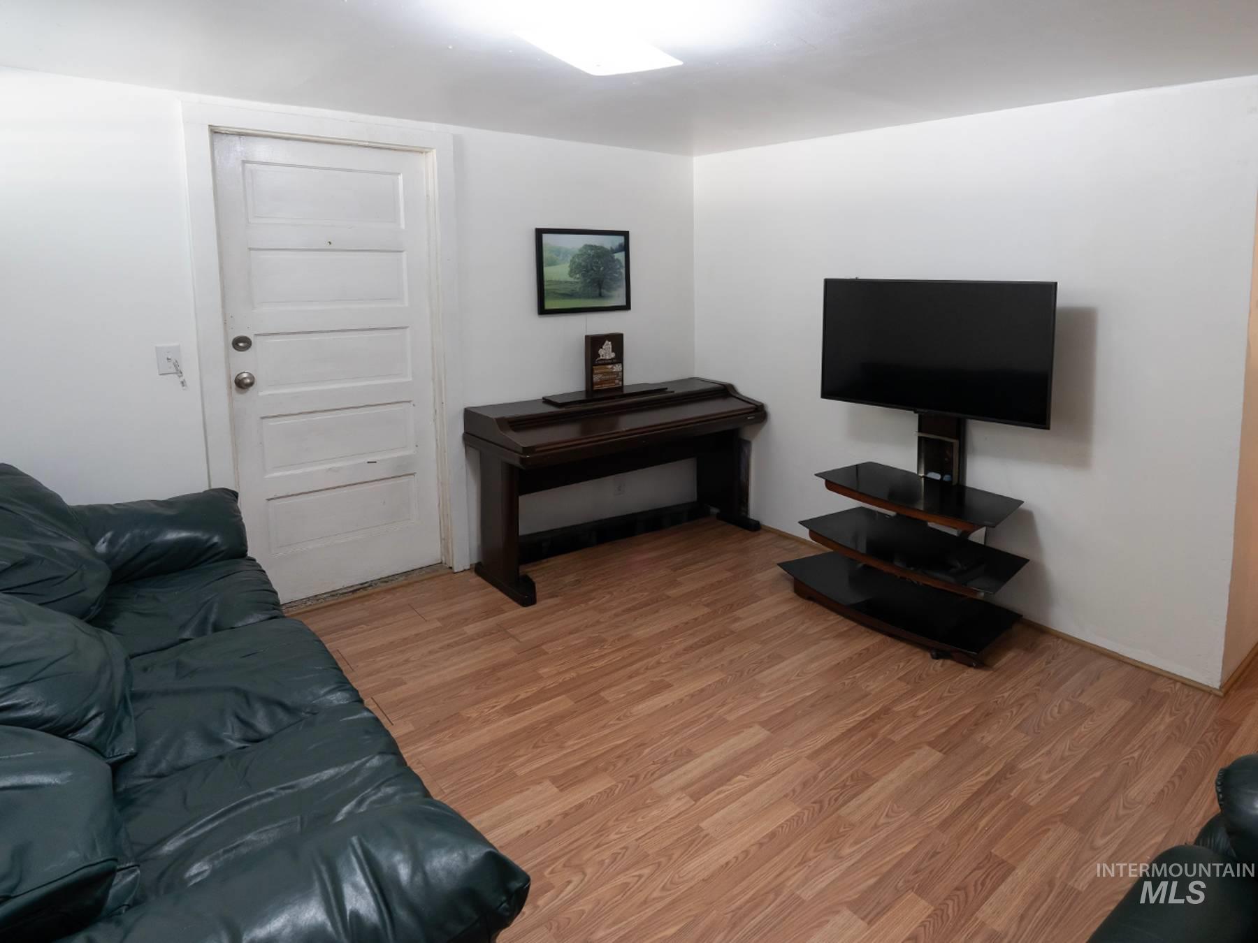 376 Quincy Street, Twin Falls, Idaho 83301, 2 Bedrooms, 1 Bathroom, Residential Income For Sale, Price $325,000,MLS 98991368