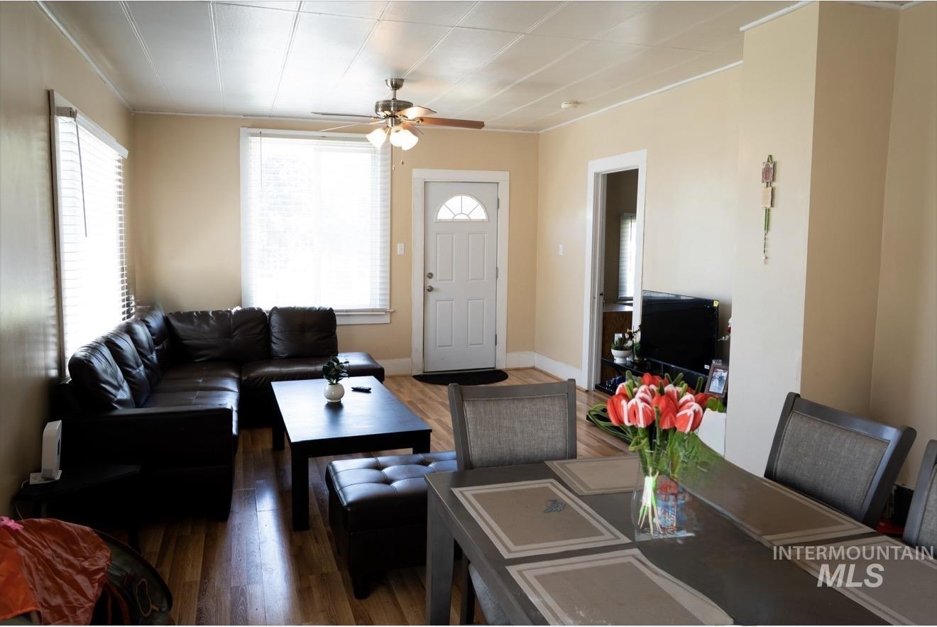 376 Quincy Street, Twin Falls, Idaho 83301, 2 Bedrooms, 1 Bathroom, Residential Income For Sale, Price $325,000,MLS 98991368