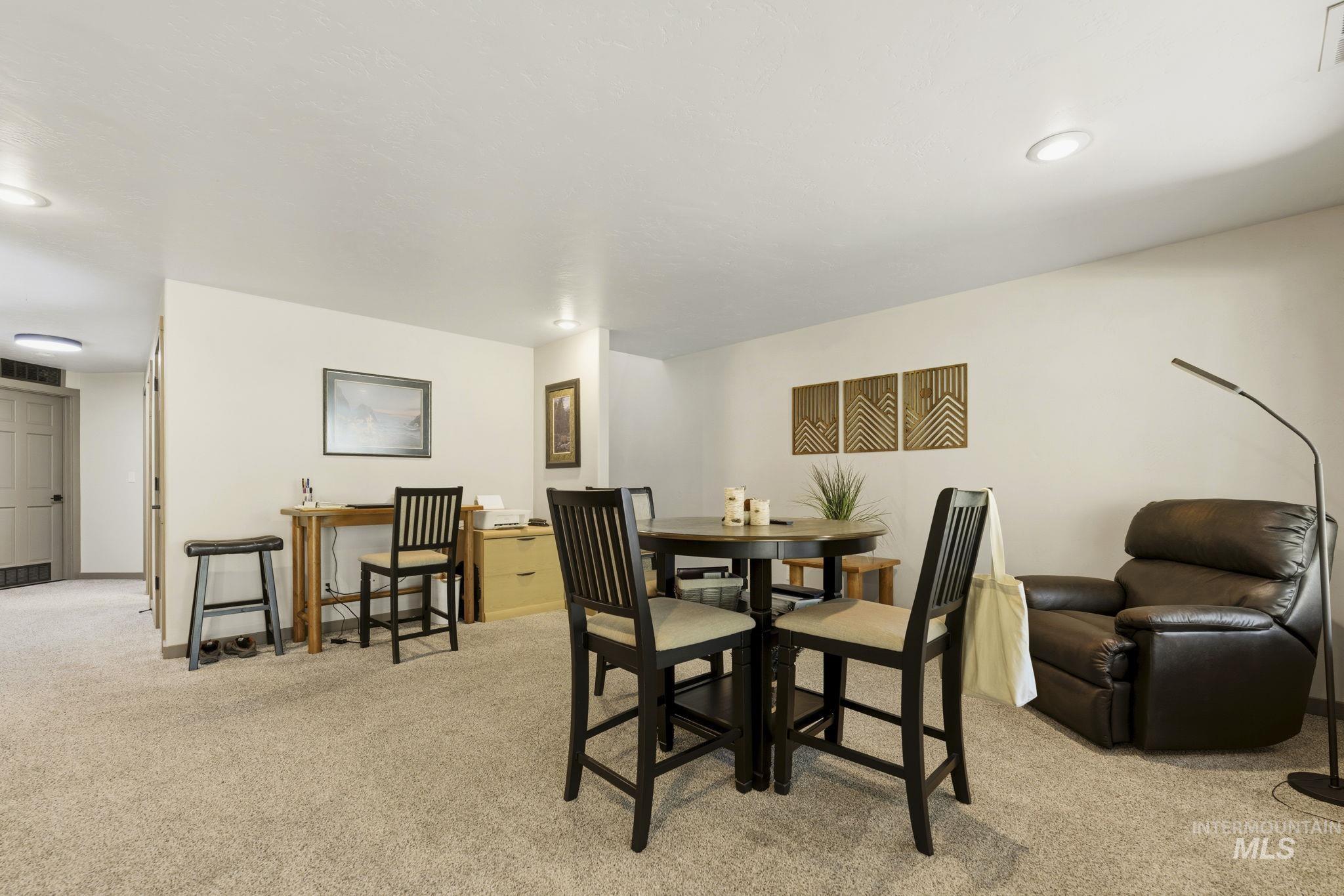 908 Fairway Dr, McCall, Idaho 83638, 4 Bedrooms, 3 Bathrooms, Residential For Sale, Price $989,000, 98991370