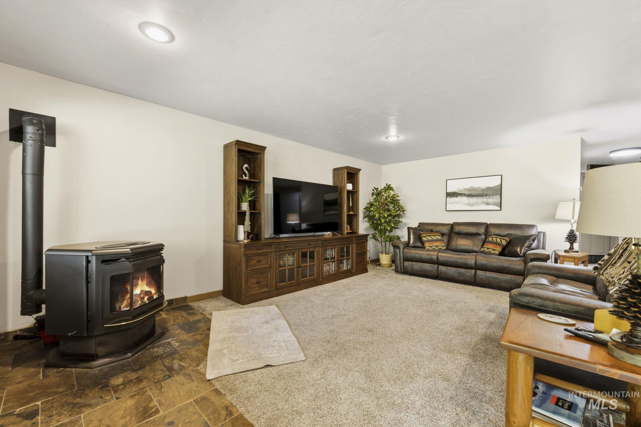 908 Fairway Dr, McCall, Idaho 83638, 4 Bedrooms, 3 Bathrooms, Residential For Sale, Price $989,000, 98991370