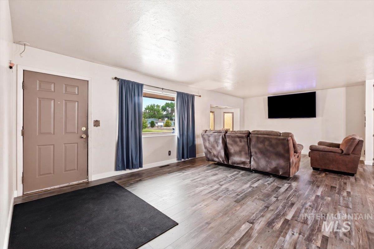940 E 16th N, Mountain Home, Idaho 83647, 3 Bedrooms, 1 Bathroom, Residential For Sale, Price $290,000, 98991372