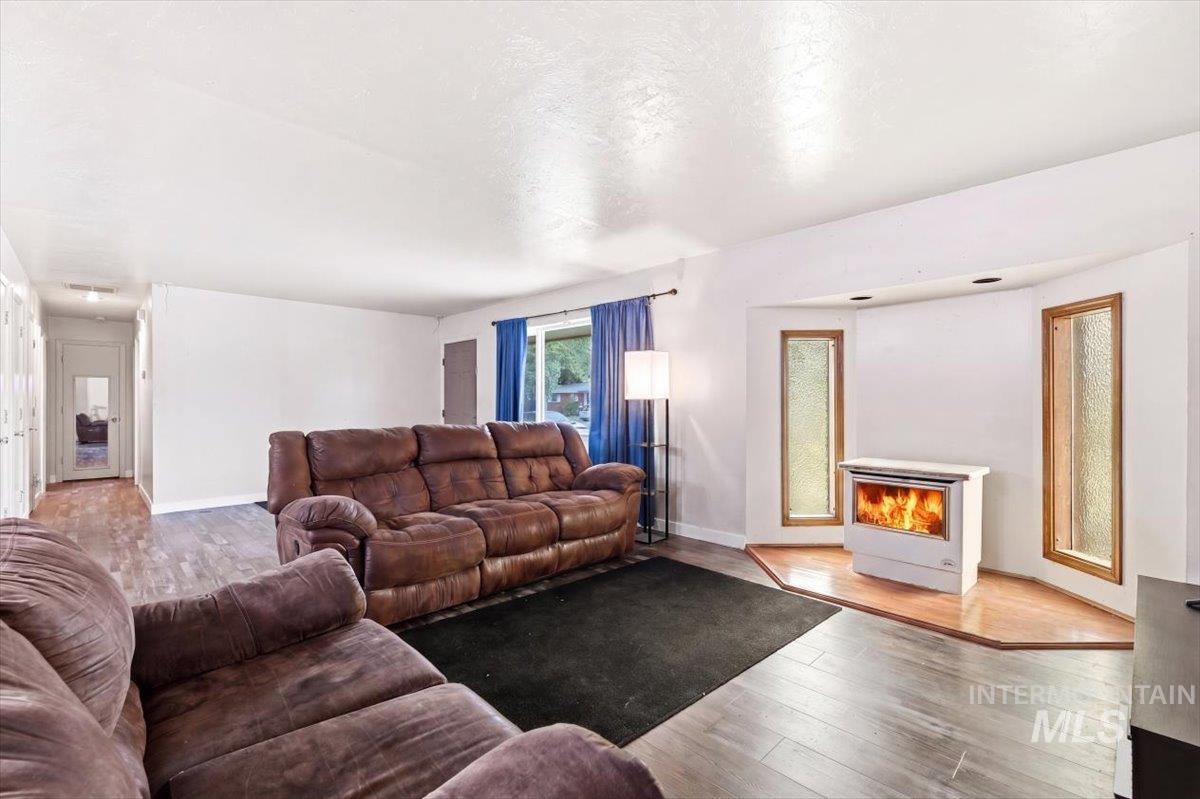940 E 16th N, Mountain Home, Idaho 83647, 3 Bedrooms, 1 Bathroom, Residential For Sale, Price $290,000, 98991372